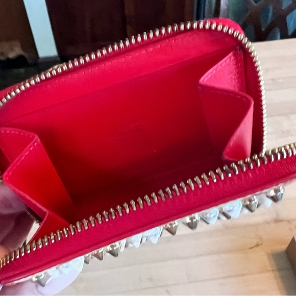 Christian Louboutin
Panettone coin wallet Kiss Lips ALL INCLUSIVE AND HTF! - Picture 12 of 16